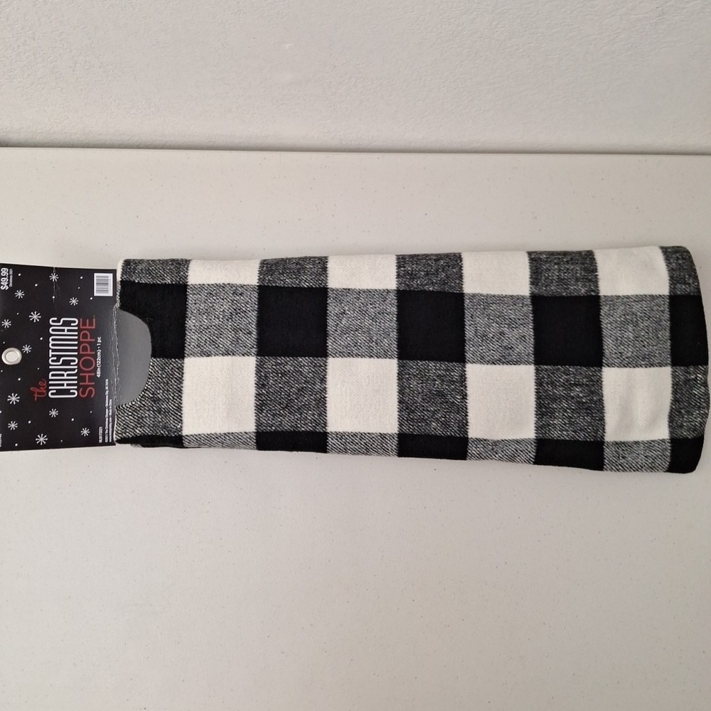 The Christmas Shoppe Tree Skirt Black and White‎ Buffalo Plaid 48"  NEW - Picture 5 of 9